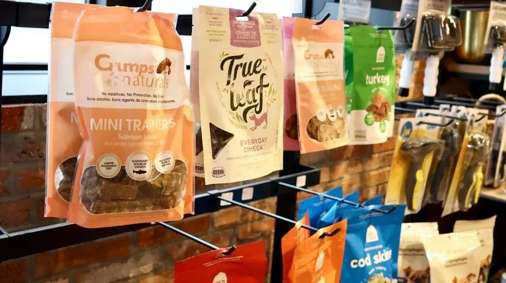 Gâteries naturelles pour chiens au Coin de Lola, la boutique de Doggieville MTL à Montréal